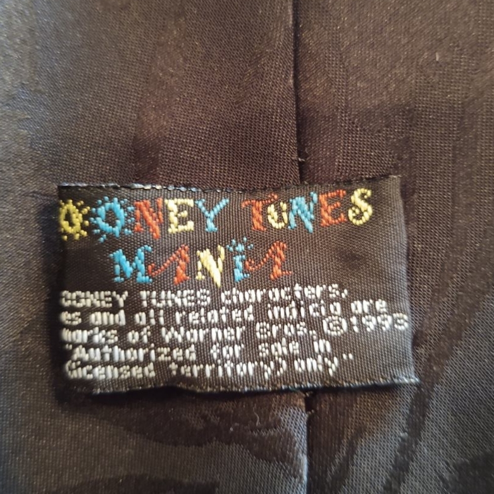 Looney Tunes Mania Pepe' Le Pew Tie! - Picture 5 of 8